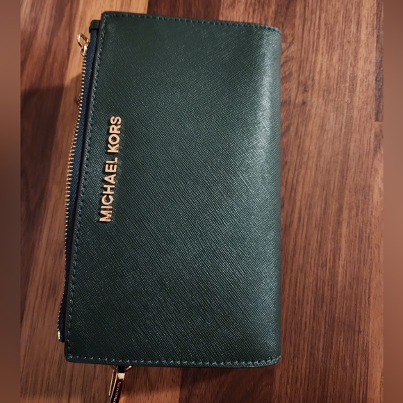 Green Michael Kors purse and wallet - Picture 4 of 4
